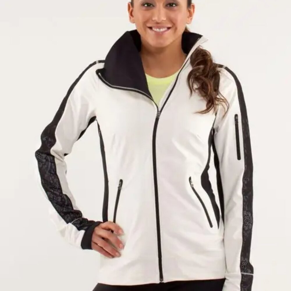 Lululemon Women's White Black Run Draft Dodger Athletic Jogger Jacket Size 2‎